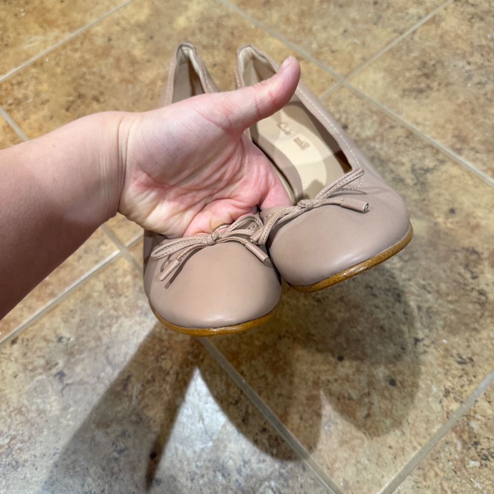 Clarks Grace Nina Nude Beige Leather Block Heel Bow Pumps Shoes Women 10M Career - Picture 11 of 12